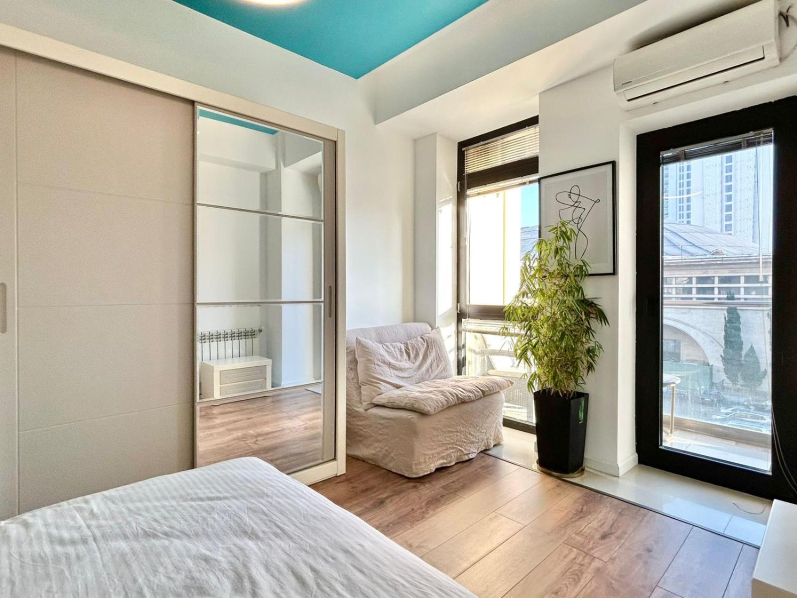 City Center - Next To Holiday Inn -2Br Apartment Тбілісі Екстер'єр фото